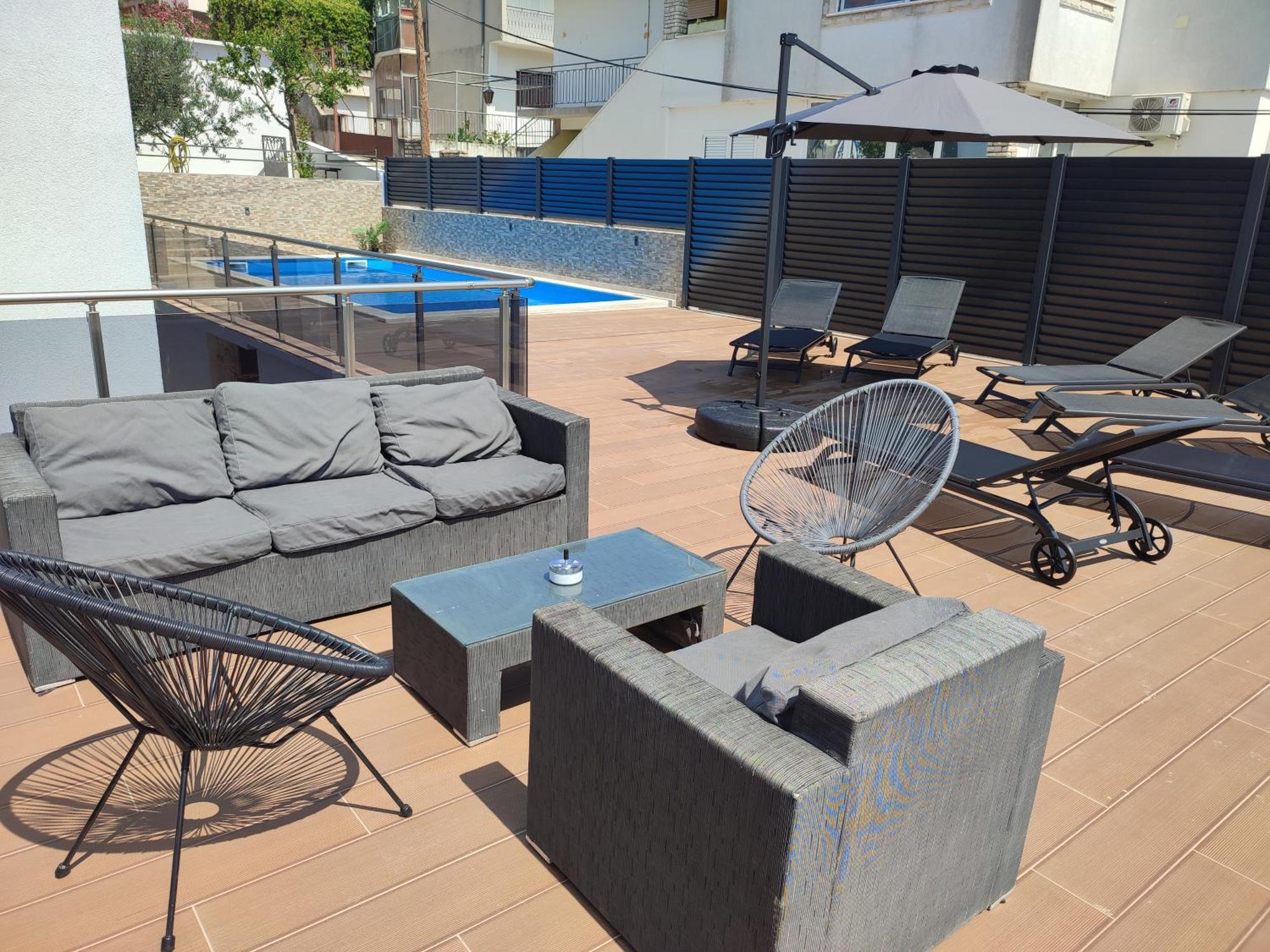 Apartments Mrvica With New Pool And Free Parking 希贝尼克 外观 照片